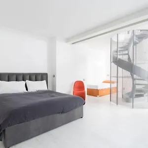  Apartment Unique 4 Storey House On Naviglio 4bd, 4bt Italy